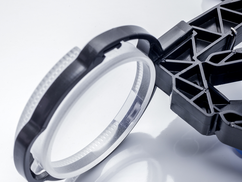 New reduction lens is designed to optimize the view of the retina and the limbus, increasing surgical efficiency.